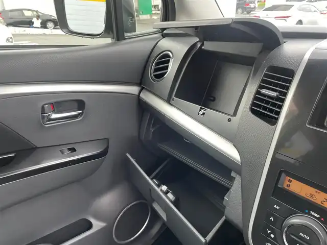 スズキ ワゴンＲ スティングレー X 埼玉県 2012(平24)年 7.7万km パールホワイト /社外CD/AUX/USBオーディオ//ETC//スマートキー×2//キセノン//Wエアバッグ//ABS//革巻きステアリング//Fフォグランプ//プライバシーガラス//ドアバイザー//純正14インチAW//新車時保証書//取扱説明書