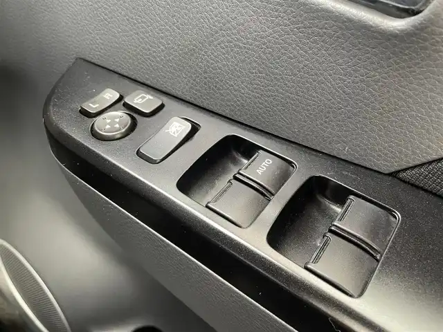スズキ ワゴンＲ スティングレー X 埼玉県 2012(平24)年 7.7万km パールホワイト /社外CD/AUX/USBオーディオ//ETC//スマートキー×2//キセノン//Wエアバッグ//ABS//革巻きステアリング//Fフォグランプ//プライバシーガラス//ドアバイザー//純正14インチAW//新車時保証書//取扱説明書
