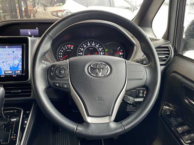 トヨタ ヴォクシー ZS 煌 愛知県 2018(平30)年 3.6万km ボルドーマイカメタリック 衝突被害軽減ブレーキ/純正9インチSDナビ　ナビあり/両側パワースライドドア/クルーズコントロール/フルセグTV/CD DVD/Bluetooth/バックカメラ/純正アルミホイール/LEDヘッドライト/リアオートエアコン/オートマチックハイビーム/ドライブレコーダー/ETC/ステアリングスイッチ/スマートキー/プッシュスタート