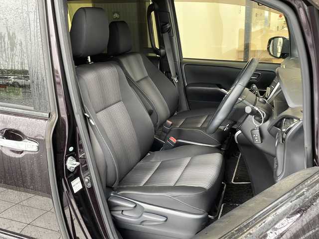 トヨタ ヴォクシー ZS 煌 愛知県 2018(平30)年 3.6万km ボルドーマイカメタリック 衝突被害軽減ブレーキ/純正9インチSDナビ　ナビあり/両側パワースライドドア/クルーズコントロール/フルセグTV/CD DVD/Bluetooth/バックカメラ/純正アルミホイール/LEDヘッドライト/リアオートエアコン/オートマチックハイビーム/ドライブレコーダー/ETC/ステアリングスイッチ/スマートキー/プッシュスタート
