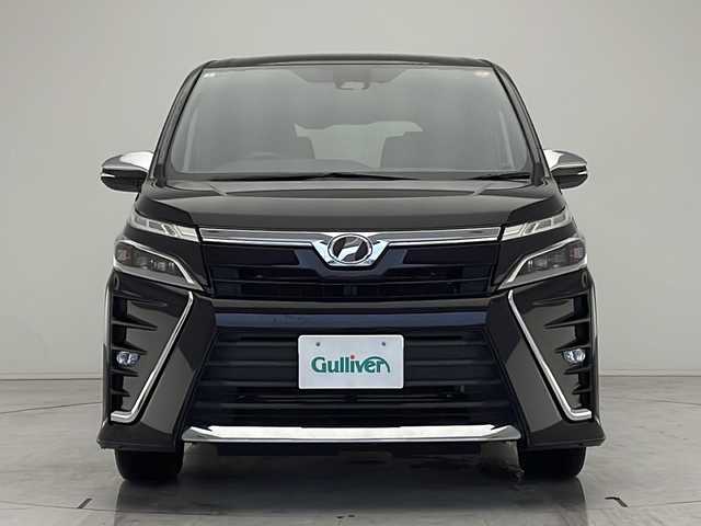 トヨタ ヴォクシー ZS 煌 愛知県 2018(平30)年 3.6万km ボルドーマイカメタリック 衝突被害軽減ブレーキ/純正9インチSDナビ　ナビあり/両側パワースライドドア/クルーズコントロール/フルセグTV/CD DVD/Bluetooth/バックカメラ/純正アルミホイール/LEDヘッドライト/リアオートエアコン/オートマチックハイビーム/ドライブレコーダー/ETC/ステアリングスイッチ/スマートキー/プッシュスタート