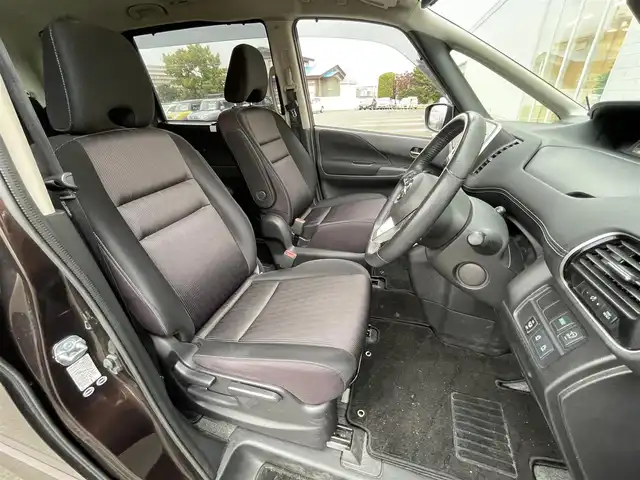 日産 セレナ ハイウェイスター プロパイロットED 道央・札幌 2016(平28)年 7.1万km インペリアルアンバーP ・4WD/・寒冷地仕様/・純正ナビ　品番MM316D-L/（フルセグ/AM/FM/CD/DVD/BT）/・純正後席モニター/・純正エンジンスターター/・ドライブレコーダー/・純正ビルトインETC/・バックカメラ/・両側パワースライドドア（ハンズフリー）/・衝突軽減ブレーキ/・プロパイロット/・前後コーナーセンサー/・オートエアコン/・社外　15インチAW/・デュアルバックドア/・ステアリングスイッチ/・アイドリングストップ/・オートブレーキホールド/・LEDヘッドライト/・オートライト/・フォグランプ/・盗難防止装置/・ABS/・横滑り防止装置/・スマートキー/・プッシュスタート/・スペアキー/・純正フロアマット/・保証書/・取扱説明書