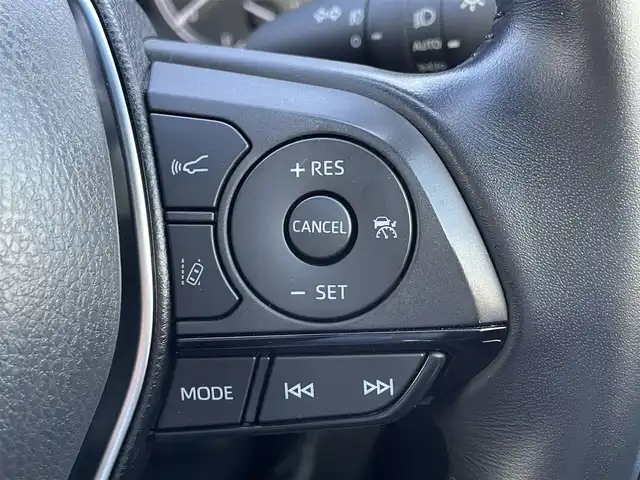 トヨタ ハリアー Z 埼玉県 2022(令4)年 1.8万km ホワイトパールクリスタルシャイン 調光パノラマルーフ/ハーフレザーシート/JBLサウンド/純正ナビTV/パノラミックビューモニター/ビルトインＥＴＣ2.0/前後ドラレコ/デジタルインナーミラー/パワーバックドア/クリアランスソナー/ＬＥＤヘッドライト/純正19インチアルミ/セーフティセンス/レーダークルーズコントロール/プッシュスタート/スマートキー/走行１７７８７キロ/保証書付整備手帳/取扱説明書