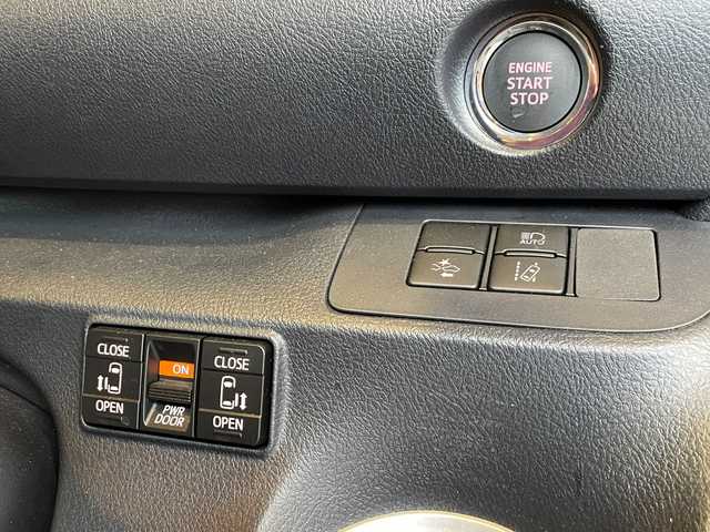 トヨタ シエンタ ファンベースG クエロ 愛知県 2021(令3)年 0.7万km ブラックマイカ/ベージュ 2トーン ワンオーナー /ナビ /フルセグTV /バックカメラ /両側パワースライドドア /プリクラッシュセーフティ /レーンディパーチャーアラート /クリアランスソナー /アイドリングストップ /オートハイビーム /純正16インチアルミ /ETC/取扱説明書/保証書