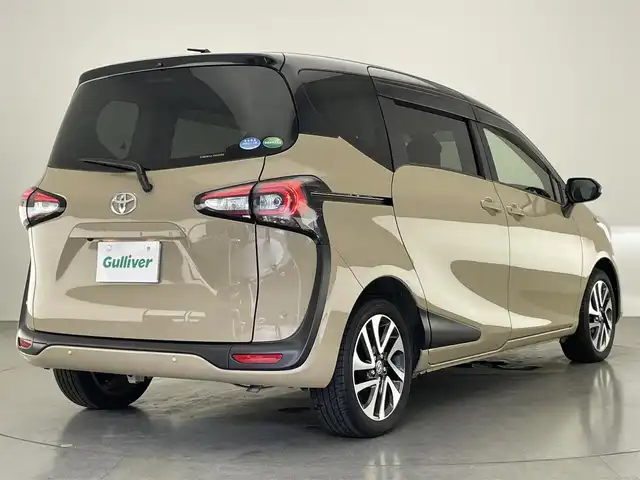 トヨタ シエンタ ファンベースG クエロ 愛知県 2021(令3)年 0.7万km ブラックマイカ/ベージュ 2トーン 社外ナビ/トヨタセーフティセンス/バックカメラ/両側パワースライドドア/LEDオートライト/フォグランプ/ETC/フルセグTV/DVD/ハーフレザーシート/オートマチックハイビーム/衝突被害軽減ブレーキ/純正アルミホイール/純正フロアマット/禁煙車