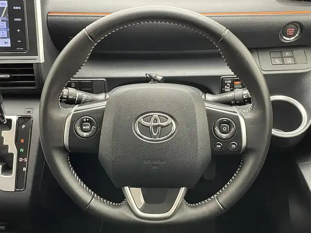 トヨタ シエンタ ファンベースG クエロ 愛知県 2021(令3)年 0.7万km ブラックマイカ/ベージュ 2トーン 社外ナビ/トヨタセーフティセンス/バックカメラ/両側パワースライドドア/LEDオートライト/フォグランプ/ETC/フルセグTV/DVD/ハーフレザーシート/オートマチックハイビーム/衝突被害軽減ブレーキ/純正アルミホイール/純正フロアマット/禁煙車