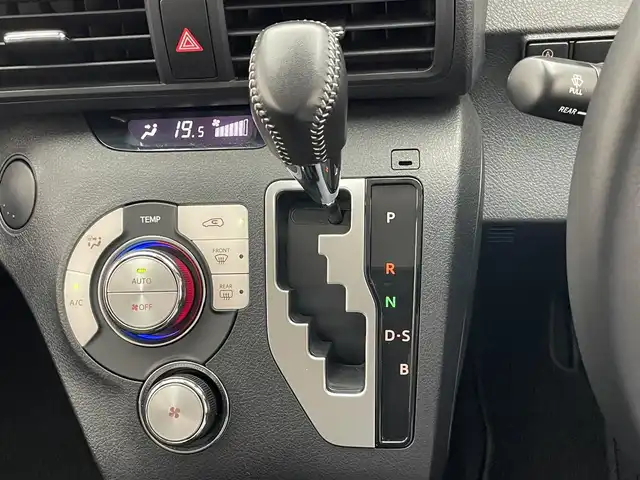 トヨタ シエンタ ファンベースG クエロ 愛知県 2021(令3)年 0.7万km ブラックマイカ/ベージュ 2トーン 社外ナビ/トヨタセーフティセンス/バックカメラ/両側パワースライドドア/LEDオートライト/フォグランプ/ETC/フルセグTV/DVD/ハーフレザーシート/オートマチックハイビーム/衝突被害軽減ブレーキ/純正アルミホイール/純正フロアマット/禁煙車