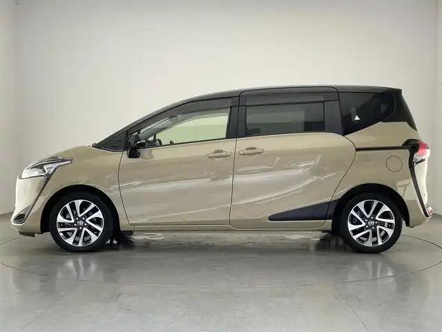 トヨタ シエンタ ファンベースG クエロ 愛知県 2021(令3)年 0.7万km ブラックマイカ/ベージュ 2トーン 社外ナビ/トヨタセーフティセンス/バックカメラ/両側パワースライドドア/LEDオートライト/フォグランプ/ETC/フルセグTV/DVD/ハーフレザーシート/オートマチックハイビーム/衝突被害軽減ブレーキ/純正アルミホイール/純正フロアマット/禁煙車