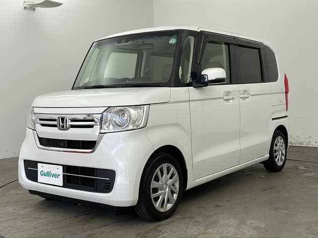 ホンダ Ｎ ＢＯＸ L 兵庫県 2021(令3)年 1万km プラチナホワイトパール ・社外ナビ（CN-RX06D）/CD/DVD/Blu-ray/TV/SD/Bluetooth/・バックカメラ/・助手席側パワースライドドア/・運転席&助手席シートヒーター/・左右独立式リアセンターアームレスト/・充電用USBジャック（急速充電対応タイプ2個付）/・ロールサンシェード（スライドドア両側）/・Honda SENSING/・衝突軽減ブレーキ/・誤発進抑制制御/・路外逸脱抑制システム/・アダプティブクルーズコントロール/・車線維持支援システム/・先行車発進おしらせ機能/・標識認識機能/・Hondaスマートキーシステム/・フルLEDヘッドライト/・クリアランスソナー/・ECONモード/・フロアマット/・プッシュスタート/・電動格納ミラー/・横滑り防止装置/・ヘッドライトレベライザー/・ドアバイザー/・プッシュスタート/・取扱説明書/・保証書/・スペアキー