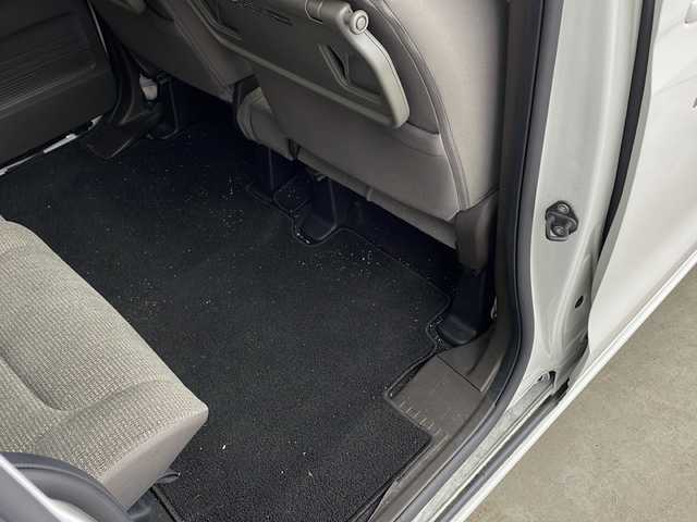 ホンダ Ｎ ＢＯＸ L 兵庫県 2021(令3)年 1万km プラチナホワイトパール ・社外ナビ（CN-RX06D）/CD/DVD/Blu-ray/TV/SD/Bluetooth/・バックカメラ/・助手席側パワースライドドア/・運転席&助手席シートヒーター/・左右独立式リアセンターアームレスト/・充電用USBジャック（急速充電対応タイプ2個付）/・ロールサンシェード（スライドドア両側）/・Honda SENSING/・衝突軽減ブレーキ/・誤発進抑制制御/・路外逸脱抑制システム/・アダプティブクルーズコントロール/・車線維持支援システム/・先行車発進おしらせ機能/・標識認識機能/・Hondaスマートキーシステム/・フルLEDヘッドライト/・クリアランスソナー/・ECONモード/・フロアマット/・プッシュスタート/・電動格納ミラー/・横滑り防止装置/・ヘッドライトレベライザー/・ドアバイザー/・プッシュスタート/・取扱説明書/・保証書/・スペアキー