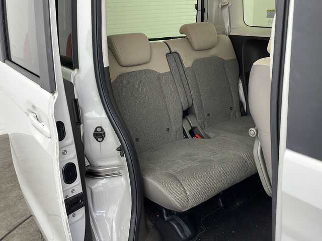 ホンダ Ｎ ＢＯＸ L 兵庫県 2021(令3)年 1万km プラチナホワイトパール ・社外ナビ（CN-RX06D）/CD/DVD/Blu-ray/TV/SD/Bluetooth/・バックカメラ/・助手席側パワースライドドア/・運転席&助手席シートヒーター/・左右独立式リアセンターアームレスト/・充電用USBジャック（急速充電対応タイプ2個付）/・ロールサンシェード（スライドドア両側）/・Honda SENSING/・衝突軽減ブレーキ/・誤発進抑制制御/・路外逸脱抑制システム/・アダプティブクルーズコントロール/・車線維持支援システム/・先行車発進おしらせ機能/・標識認識機能/・Hondaスマートキーシステム/・フルLEDヘッドライト/・クリアランスソナー/・ECONモード/・フロアマット/・プッシュスタート/・電動格納ミラー/・横滑り防止装置/・ヘッドライトレベライザー/・ドアバイザー/・プッシュスタート/・取扱説明書/・保証書/・スペアキー