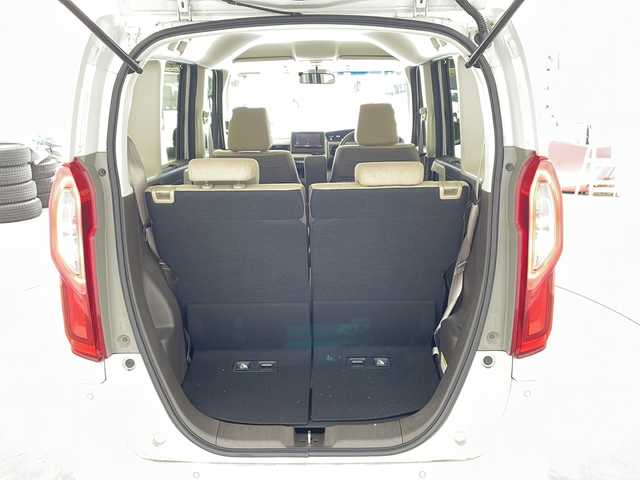 ホンダ Ｎ ＢＯＸ L 兵庫県 2021(令3)年 1万km プラチナホワイトパール ・社外ナビ（CN-RX06D）/CD/DVD/Blu-ray/TV/SD/Bluetooth/・バックカメラ/・助手席側パワースライドドア/・運転席&助手席シートヒーター/・左右独立式リアセンターアームレスト/・充電用USBジャック（急速充電対応タイプ2個付）/・ロールサンシェード（スライドドア両側）/・Honda SENSING/・衝突軽減ブレーキ/・誤発進抑制制御/・路外逸脱抑制システム/・アダプティブクルーズコントロール/・車線維持支援システム/・先行車発進おしらせ機能/・標識認識機能/・Hondaスマートキーシステム/・フルLEDヘッドライト/・クリアランスソナー/・ECONモード/・フロアマット/・プッシュスタート/・電動格納ミラー/・横滑り防止装置/・ヘッドライトレベライザー/・ドアバイザー/・プッシュスタート/・取扱説明書/・保証書/・スペアキー