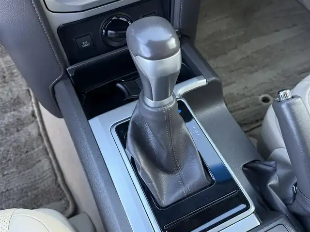 トヨタ ランドクルーザー プラド TX Lパッケージ 東京都 2019(平31)年 1.5万km ホワイトパールクリスタルシャイン セーフティセンス/プリクラッシュセーフティ/レーントレーシングアシスト/オートハイビーム/ブラインドスポットモニター/レーダークルーズ/純正メーカーナビ/CD/DVD/BT/AM/FM/TV/バックカメラ/LEDヘッドライト/フォグ/サンルーフ/ルーフレール/モデリスタエアロ/レザーシート（ベージュ）/シートヒーター/ベンチレーション/ビルトインETC2.0