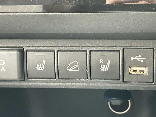 トヨタ ヤリスクロス ハイブリッド Z 愛知県 2020(令2)年 4.8万km ホワイトパールクリスタルシャイン スマートアシストIII　/電動スライドドア　/レーダークルーズコントロール　/シートヒーター　/コーナーセンサー　/純正ＡＷ　/ＬＥＤヘッドライト　/オートマチックハイビーム　/ステアリングスイッチ　/プッシュスタート/ダウンヒルアシスト