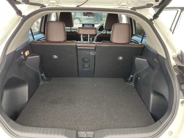 トヨタ ヤリスクロス ハイブリッド Z 愛知県 2020(令2)年 4.8万km ホワイトパールクリスタルシャイン スマートアシストIII　/電動スライドドア　/レーダークルーズコントロール　/シートヒーター　/コーナーセンサー　/純正ＡＷ　/ＬＥＤヘッドライト　/オートマチックハイビーム　/ステアリングスイッチ　/プッシュスタート/ダウンヒルアシスト