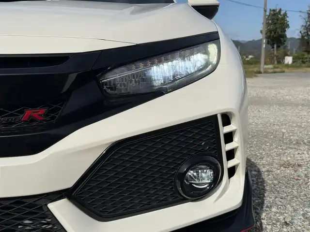 ホンダ シビック タイプR 兵庫県 2019(令1)年 3.3万km チャンピオンシップホワイト 純正ナビ/フルセグTV/ETC/クルーズコントロール/Bluetooth接続可/前後ドライブレコーダー/AUTOライト/LEDヘッドライト/LEDフォグランプ/純正20インチAW/ブレンボ社製フロント4ポッドキャリパー/純正大型ウィング