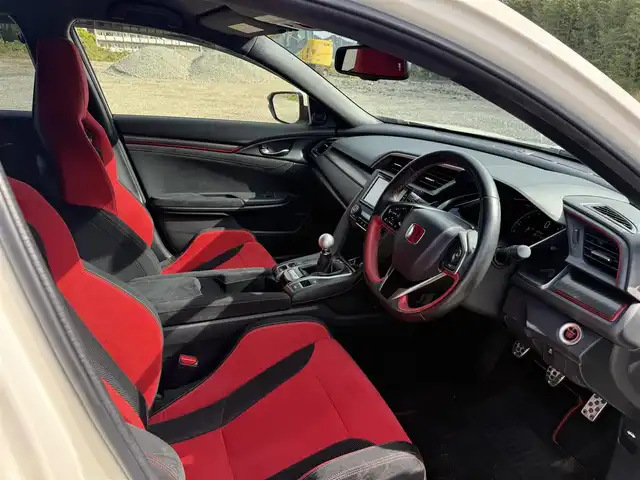 ホンダ シビック タイプR 兵庫県 2019(令1)年 3.3万km チャンピオンシップホワイト 純正ナビ/フルセグTV/ETC/クルーズコントロール/Bluetooth接続可/前後ドライブレコーダー/AUTOライト/LEDヘッドライト/LEDフォグランプ/純正20インチAW/ブレンボ社製フロント4ポッドキャリパー/純正大型ウィング