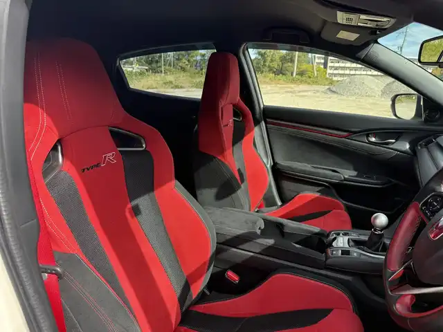 ホンダ シビック タイプR 兵庫県 2019(令1)年 3.3万km チャンピオンシップホワイト 純正ナビ/フルセグTV/ETC/クルーズコントロール/Bluetooth接続可/前後ドライブレコーダー/AUTOライト/LEDヘッドライト/LEDフォグランプ/純正20インチAW/ブレンボ社製フロント4ポッドキャリパー/純正大型ウィング