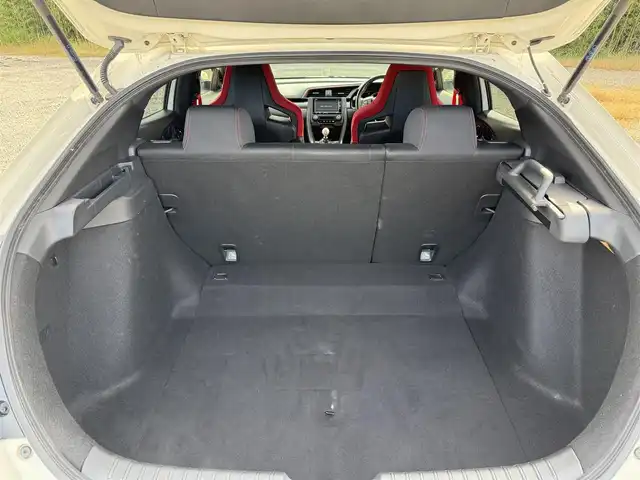 ホンダ シビック タイプR 兵庫県 2019(令1)年 3.3万km チャンピオンシップホワイト 純正ナビ/フルセグTV/ETC/クルーズコントロール/Bluetooth接続可/前後ドライブレコーダー/AUTOライト/LEDヘッドライト/LEDフォグランプ/純正20インチAW/ブレンボ社製フロント4ポッドキャリパー/純正大型ウィング