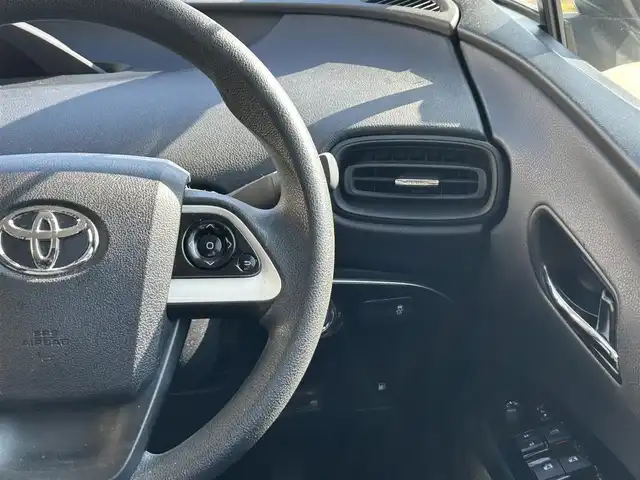 トヨタ プリウス E 長崎県 2016(平28)年 9.7万km シルバーM 社外メモリナビ/（CD/DVD/BT/フルセグ）/バックカメラ/社外エアロ（F/S/R下）/オートライト/ETC/スマートキー/プッシュスタート/社外17インチAW