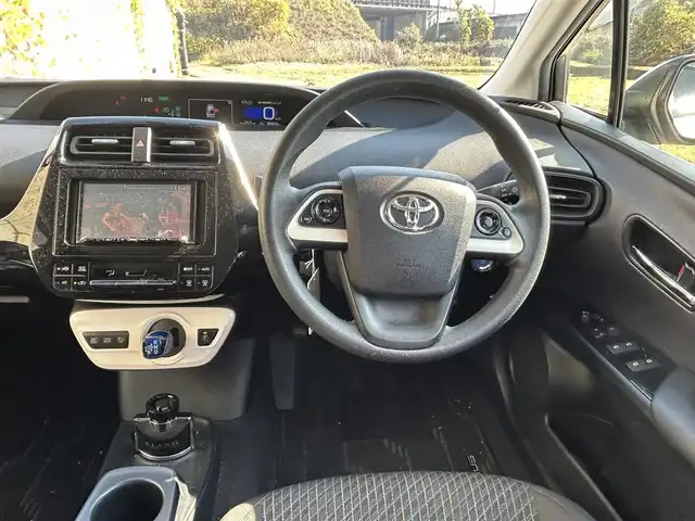 トヨタ プリウス E 長崎県 2016(平28)年 9.7万km シルバーM 社外メモリナビ/（CD/DVD/BT/フルセグ）/バックカメラ/社外エアロ（F/S/R下）/オートライト/ETC/スマートキー/プッシュスタート/社外17インチAW