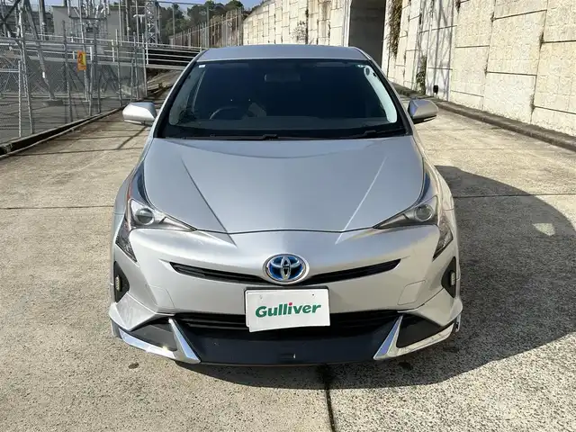 トヨタ プリウス E 長崎県 2016(平28)年 9.7万km シルバーM 社外メモリナビ/（CD/DVD/BT/フルセグ）/バックカメラ/社外エアロ（F/S/R下）/オートライト/ETC/スマートキー/プッシュスタート/社外17インチAW