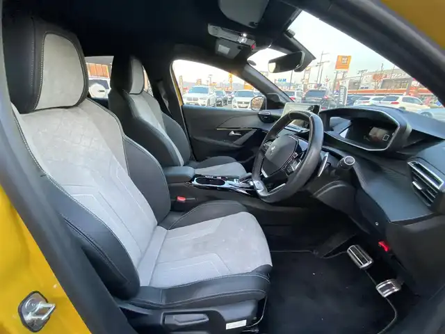 プジョー ２０８ GT ライン 福岡県 2020(令2)年 3.9万km 黄Ⅱ ・１オーナー/・アクティブクルーズコントロール/・ＵＳＢ／Ｂｌｕｅｔｏｏｔｈ／ｉＰｏｄ／ＡｐｐｌｅＣａｒＰｌａｙ/・バックカメラ/・ハーフレザーシート/・ＥＴＣ/・純正１７ＡＷ/・プッシュスタート/・パーキングアシスト/・アイドリングストップ/・スマートキー/・レーンキープアシスト/・オートライト/・LEDライト/・置くだけ充電/・保証書/・取扱説明書