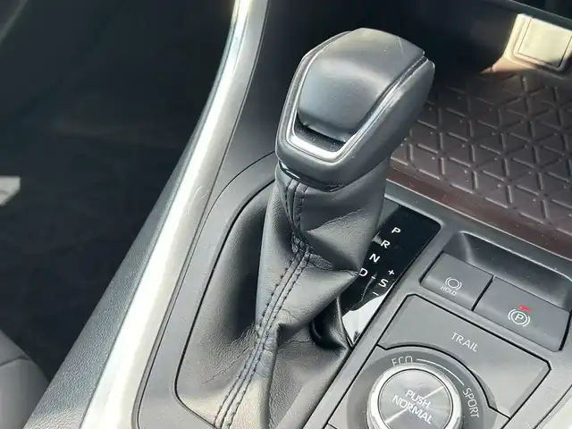 トヨタ ＲＡＶ４ ハイブリットG 道南・函館 2020(令2)年 2.8万km ホワイトパールクリスタルシャイン ・Toyota Safety Sense//プリクラッシュセーフティ//レーダークルーズコントロール//レーントレーシングアシスト//オートマチックハイビーム/・純正9インチSDナビ/・フルセグTV/・バックカメラ/・ETC/・ドライブレコーダー/・パワーバックドア/・ステアリングヒーター/・前席シートヒーター/・純正LEDヘッドライト/・フロントフォグランプ/・オートライト