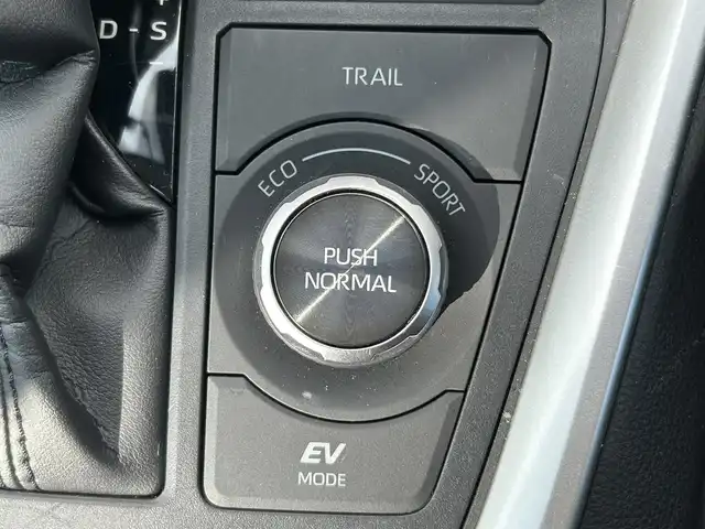 トヨタ ＲＡＶ４ ハイブリットG 道南・函館 2020(令2)年 2.8万km ホワイトパールクリスタルシャイン ・Toyota Safety Sense//プリクラッシュセーフティ//レーダークルーズコントロール//レーントレーシングアシスト//オートマチックハイビーム/・純正9インチSDナビ/・フルセグTV/・バックカメラ/・ETC/・ドライブレコーダー/・パワーバックドア/・ステアリングヒーター/・前席シートヒーター/・純正LEDヘッドライト/・フロントフォグランプ/・オートライト