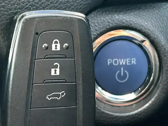 トヨタ ＲＡＶ４ ハイブリットG 道南・函館 2020(令2)年 2.8万km ホワイトパールクリスタルシャイン ・Toyota Safety Sense//プリクラッシュセーフティ//レーダークルーズコントロール//レーントレーシングアシスト//オートマチックハイビーム/・純正9インチSDナビ/・フルセグTV/・バックカメラ/・ETC/・ドライブレコーダー/・パワーバックドア/・ステアリングヒーター/・前席シートヒーター/・純正LEDヘッドライト/・フロントフォグランプ/・オートライト