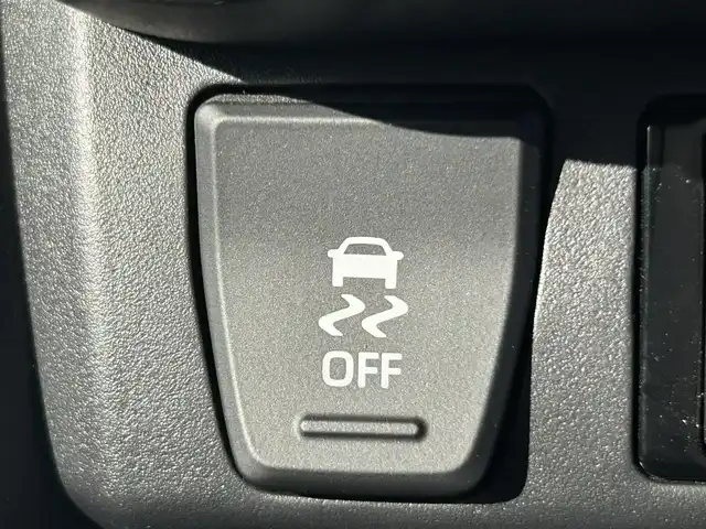 トヨタ ＲＡＶ４ ハイブリットG 道南・函館 2020(令2)年 2.8万km ホワイトパールクリスタルシャイン ・Toyota Safety Sense//プリクラッシュセーフティ//レーダークルーズコントロール//レーントレーシングアシスト//オートマチックハイビーム/・純正9インチSDナビ/・フルセグTV/・バックカメラ/・ETC/・ドライブレコーダー/・パワーバックドア/・ステアリングヒーター/・前席シートヒーター/・純正LEDヘッドライト/・フロントフォグランプ/・オートライト