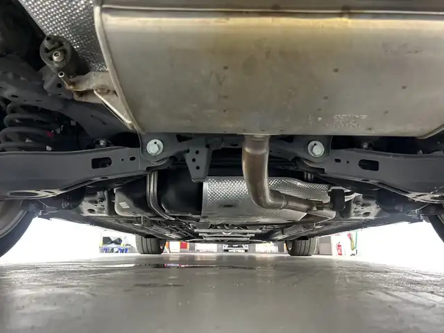 トヨタ カローラツーリング ダブルバイビー 愛知県 2019(令1)年 5.2万km ブラックマイカ 禁煙車/純正8インチナビ/（Bluetooth・Miracast/AM/FM/USB）/バックカメラ/トヨタセーフティセンス/・プリクラッシュセーフティ/・レーンキープアシスト/・操舵支援/・コーナーセンサー/・パーキングサポートブレーキ/・オートハイビーム/・追従機能付きクルーズコントロール/・ブラインドスポットモニター/ドライブレコーダー/ETC2.0/LEDヘッドライト/フロントフォグランプ/ウィンカーミラー/電動格納ミラー/ドアバイザー/スペアキー×１/スマートキー