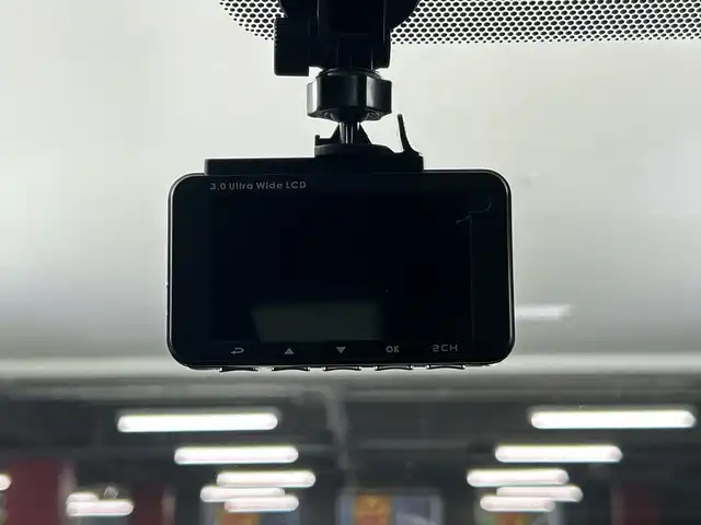 トヨタ カローラツーリング ダブルバイビー 愛知県 2019(令1)年 5.2万km ブラックマイカ 禁煙車/純正8インチナビ/（Bluetooth・Miracast/AM/FM/USB）/バックカメラ/トヨタセーフティセンス/・プリクラッシュセーフティ/・レーンキープアシスト/・操舵支援/・コーナーセンサー/・パーキングサポートブレーキ/・オートハイビーム/・追従機能付きクルーズコントロール/・ブラインドスポットモニター/ドライブレコーダー/ETC2.0/LEDヘッドライト/フロントフォグランプ/ウィンカーミラー/電動格納ミラー/ドアバイザー/スペアキー×１/スマートキー