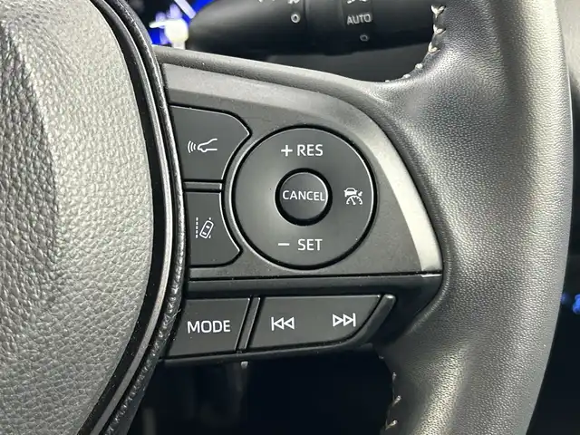 トヨタ カローラツーリング ダブルバイビー 愛知県 2019(令1)年 5.2万km ブラックマイカ 禁煙車/純正8インチナビ/（Bluetooth・Miracast/AM/FM/USB）/バックカメラ/トヨタセーフティセンス/・プリクラッシュセーフティ/・レーンキープアシスト/・操舵支援/・コーナーセンサー/・パーキングサポートブレーキ/・オートハイビーム/・追従機能付きクルーズコントロール/・ブラインドスポットモニター/ドライブレコーダー/ETC2.0/LEDヘッドライト/フロントフォグランプ/ウィンカーミラー/電動格納ミラー/ドアバイザー/スペアキー×１/スマートキー