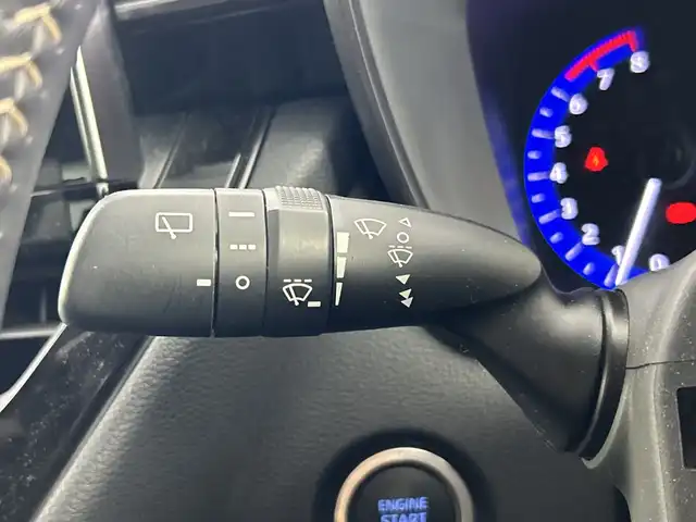 トヨタ カローラツーリング ダブルバイビー 愛知県 2019(令1)年 5.2万km ブラックマイカ 禁煙車/純正8インチナビ/（Bluetooth・Miracast/AM/FM/USB）/バックカメラ/トヨタセーフティセンス/・プリクラッシュセーフティ/・レーンキープアシスト/・操舵支援/・コーナーセンサー/・パーキングサポートブレーキ/・オートハイビーム/・追従機能付きクルーズコントロール/・ブラインドスポットモニター/ドライブレコーダー/ETC2.0/LEDヘッドライト/フロントフォグランプ/ウィンカーミラー/電動格納ミラー/ドアバイザー/スペアキー×１/スマートキー