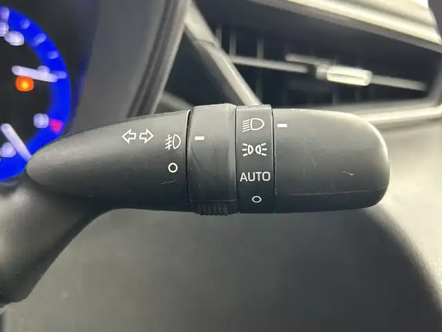 トヨタ カローラツーリング ダブルバイビー 愛知県 2019(令1)年 5.2万km ブラックマイカ 禁煙車/純正8インチナビ/（Bluetooth・Miracast/AM/FM/USB）/バックカメラ/トヨタセーフティセンス/・プリクラッシュセーフティ/・レーンキープアシスト/・操舵支援/・コーナーセンサー/・パーキングサポートブレーキ/・オートハイビーム/・追従機能付きクルーズコントロール/・ブラインドスポットモニター/ドライブレコーダー/ETC2.0/LEDヘッドライト/フロントフォグランプ/ウィンカーミラー/電動格納ミラー/ドアバイザー/スペアキー×１/スマートキー