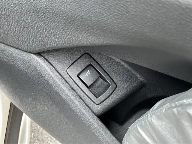 ＢＭＷ Ｘ１ sDrive 18i Xライン 山口県 2016(平28)年 2.2万km アルピンホワイトⅢ 純正HDDナビ＆/　　　　バックカメラ/社外地デジチューナー/社外18インチアルミ/純正HIDヘッドライト/純正フォグ（前後）/フロアマット＆ドアバイザー/パークディスタンスコントロール/インテリジェントセイフティ/パワーバックドア/スマートキー/エンジンプッシュスタート/ルーフレール/ETC