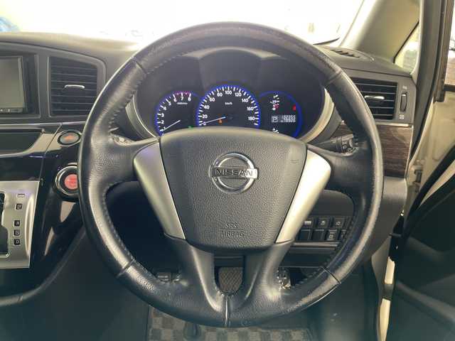 日産 エルグランド 250ハイウェイスター 道央・札幌 2011(平23)年 13.3万km ブリリアントホワイトパール ・4WD/・片側パワースライドドア/・横滑り防止装置/・HIDオートライト/・MTモード付AT/・ETC/WAC/スマートキー/・ハーフレザーシート/オットマン/・積込冬タイヤ社外AWセット/・リアドアウィンドウサンシェード/・電動格納ミラー/ウィンカーミラー/・社外フロアマット/ドアバイザー