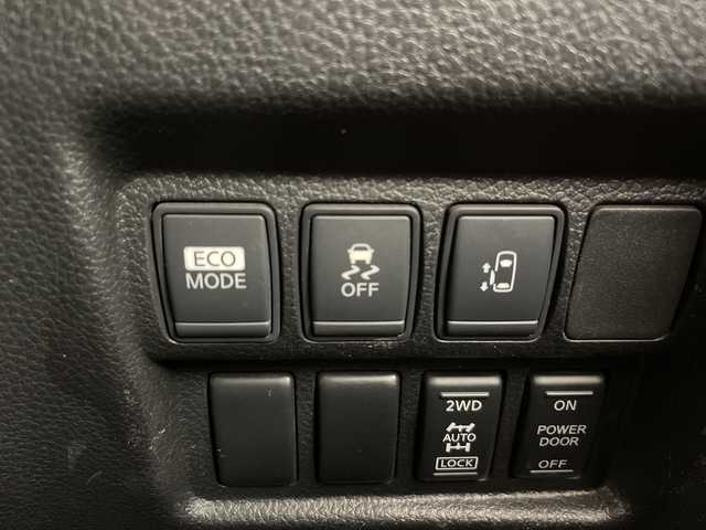 日産 エルグランド 250ハイウェイスター 道央・札幌 2011(平23)年 13.3万km ブリリアントホワイトパール ・4WD/・片側パワースライドドア/・横滑り防止装置/・HIDオートライト/・MTモード付AT/・ETC/WAC/スマートキー/・ハーフレザーシート/オットマン/・積込冬タイヤ社外AWセット/・リアドアウィンドウサンシェード/・電動格納ミラー/ウィンカーミラー/・社外フロアマット/ドアバイザー