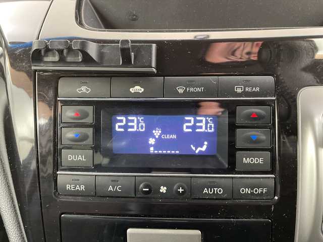 日産 エルグランド 250ハイウェイスター 道央・札幌 2011(平23)年 13.3万km ブリリアントホワイトパール ・4WD/・片側パワースライドドア/・横滑り防止装置/・HIDオートライト/・MTモード付AT/・ETC/WAC/スマートキー/・ハーフレザーシート/オットマン/・積込冬タイヤ社外AWセット/・リアドアウィンドウサンシェード/・電動格納ミラー/ウィンカーミラー/・社外フロアマット/ドアバイザー