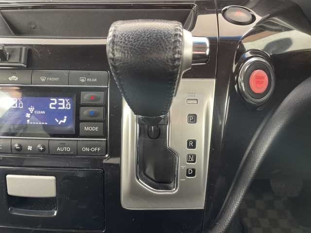 日産 エルグランド 250ハイウェイスター 道央・札幌 2011(平23)年 13.3万km ブリリアントホワイトパール ・4WD/・片側パワースライドドア/・横滑り防止装置/・HIDオートライト/・MTモード付AT/・ETC/WAC/スマートキー/・ハーフレザーシート/オットマン/・積込冬タイヤ社外AWセット/・リアドアウィンドウサンシェード/・電動格納ミラー/ウィンカーミラー/・社外フロアマット/ドアバイザー