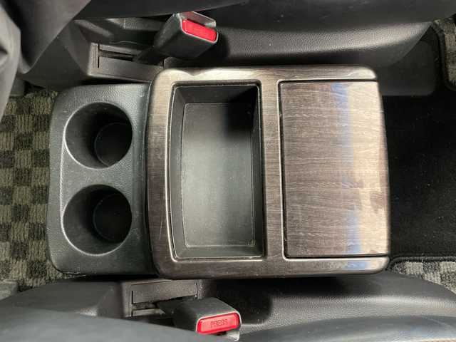 日産 エルグランド 250ハイウェイスター 道央・札幌 2011(平23)年 13.3万km ブリリアントホワイトパール ・4WD/・片側パワースライドドア/・横滑り防止装置/・HIDオートライト/・MTモード付AT/・ETC/WAC/スマートキー/・ハーフレザーシート/オットマン/・積込冬タイヤ社外AWセット/・リアドアウィンドウサンシェード/・電動格納ミラー/ウィンカーミラー/・社外フロアマット/ドアバイザー