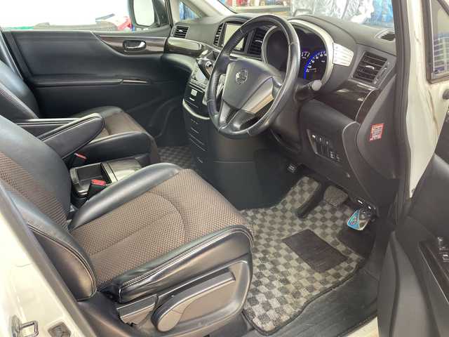 日産 エルグランド 250ハイウェイスター 道央・札幌 2011(平23)年 13.3万km ブリリアントホワイトパール ・4WD/・片側パワースライドドア/・横滑り防止装置/・HIDオートライト/・MTモード付AT/・ETC/WAC/スマートキー/・ハーフレザーシート/オットマン/・積込冬タイヤ社外AWセット/・リアドアウィンドウサンシェード/・電動格納ミラー/ウィンカーミラー/・社外フロアマット/ドアバイザー