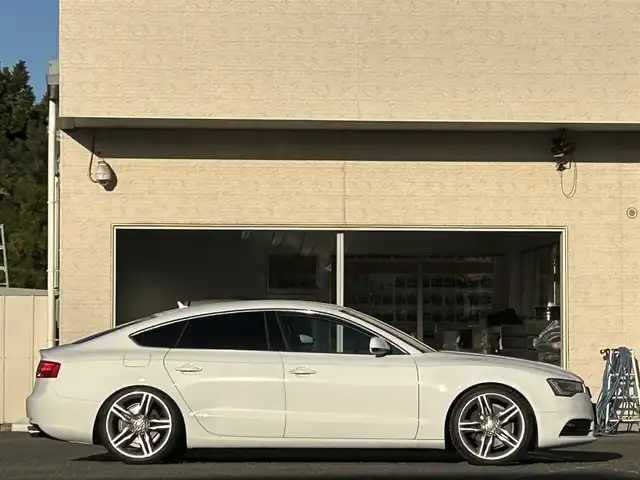 アウディ Ａ５ SB 2．0 TFSI クワトロ 宮城県 2013(平25)年 9.9万km アイビスホワイト 純正メーカーナビ/社外車高調/社外マフラー/スペアタイヤ/ワンセグＴＶ/ＡＭ／ＦＭ／ＣＤ／ＤＶＤ／Ｂｌｕｅｔｏｏｔｈ/クルーズコントロール/プリクラッシュセーフティ/横滑り防止装置/パーキングホールド/前席シートヒーター/前席パワーシート/レザーシート/オートLEDライト/スマートキー×２/純正AWスタッドレスタイヤ255/35/R19