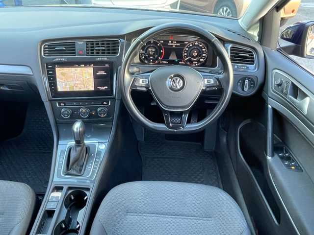 フォルクスワーゲン ゴルフ TDI コンフォートライン 神奈川県 2019(令1)年 8.3万km アトランティックブルーM 純正ナビ	/・DTV/SD/CD/DVD/BT/AUX				/バックモニター/デジタルコックピット/ビルトインETC2.0	/前後ドラレブレコーダー								/純正17インチアルミ		/パドルシフト付き革巻きステアリング		/ブレーキアシストシステム	/ブラインドスポット		/リヤトラフィックアラート			/アダプティブクルーズコントロール									/アイドリングストップ/オートライト/純正LEDヘッドライト/フロント/バックフォグ/プッシュEgスタート/ストップ/スマートキー×2/ターンランプ付電動格納ドアミラー/純正フロアマット				/取扱説明書/ナビ取扱説明書	/新車時保証書