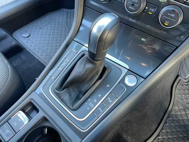 フォルクスワーゲン ゴルフ TDI コンフォートライン 神奈川県 2019(令1)年 8.3万km アトランティックブルーM 純正ナビ	/・DTV/SD/CD/DVD/BT/AUX				/バックモニター/デジタルコックピット/ビルトインETC2.0	/前後ドラレブレコーダー								/純正17インチアルミ		/パドルシフト付き革巻きステアリング		/ブレーキアシストシステム	/ブラインドスポット		/リヤトラフィックアラート			/アダプティブクルーズコントロール									/アイドリングストップ/オートライト/純正LEDヘッドライト/フロント/バックフォグ/プッシュEgスタート/ストップ/スマートキー×2/ターンランプ付電動格納ドアミラー/純正フロアマット				/取扱説明書/ナビ取扱説明書	/新車時保証書