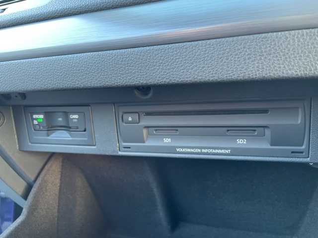 フォルクスワーゲン ゴルフ TDI コンフォートライン 神奈川県 2019(令1)年 8.3万km アトランティックブルーM 純正ナビ	/・DTV/SD/CD/DVD/BT/AUX				/バックモニター/デジタルコックピット/ビルトインETC2.0	/前後ドラレブレコーダー								/純正17インチアルミ		/パドルシフト付き革巻きステアリング		/ブレーキアシストシステム	/ブラインドスポット		/リヤトラフィックアラート			/アダプティブクルーズコントロール									/アイドリングストップ/オートライト/純正LEDヘッドライト/フロント/バックフォグ/プッシュEgスタート/ストップ/スマートキー×2/ターンランプ付電動格納ドアミラー/純正フロアマット				/取扱説明書/ナビ取扱説明書	/新車時保証書