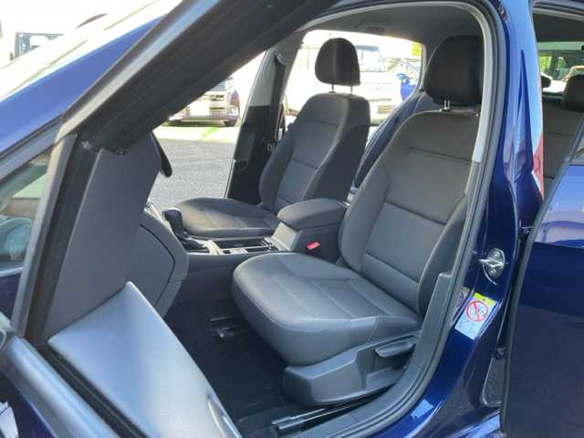 フォルクスワーゲン ゴルフ TDI コンフォートライン 神奈川県 2019(令1)年 8.3万km アトランティックブルーM 純正ナビ	/・DTV/SD/CD/DVD/BT/AUX				/バックモニター/デジタルコックピット/ビルトインETC2.0	/前後ドラレブレコーダー								/純正17インチアルミ		/パドルシフト付き革巻きステアリング		/ブレーキアシストシステム	/ブラインドスポット		/リヤトラフィックアラート			/アダプティブクルーズコントロール									/アイドリングストップ/オートライト/純正LEDヘッドライト/フロント/バックフォグ/プッシュEgスタート/ストップ/スマートキー×2/ターンランプ付電動格納ドアミラー/純正フロアマット				/取扱説明書/ナビ取扱説明書	/新車時保証書