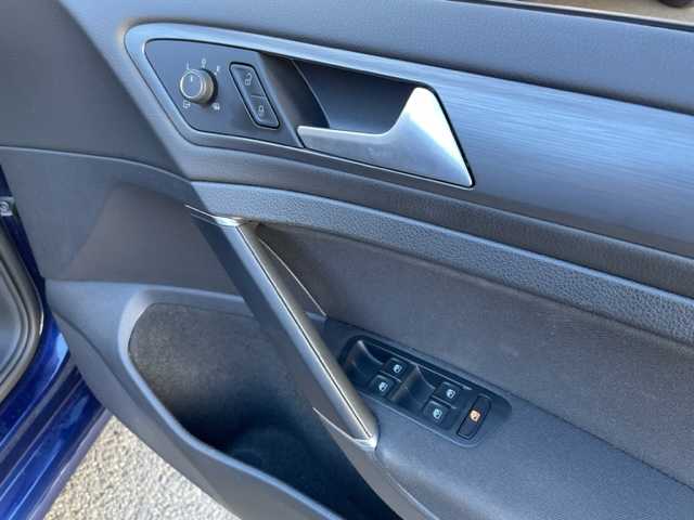 フォルクスワーゲン ゴルフ TDI コンフォートライン 神奈川県 2019(令1)年 8.3万km アトランティックブルーM 純正ナビ	/・DTV/SD/CD/DVD/BT/AUX				/バックモニター/デジタルコックピット/ビルトインETC2.0	/前後ドラレブレコーダー								/純正17インチアルミ		/パドルシフト付き革巻きステアリング		/ブレーキアシストシステム	/ブラインドスポット		/リヤトラフィックアラート			/アダプティブクルーズコントロール									/アイドリングストップ/オートライト/純正LEDヘッドライト/フロント/バックフォグ/プッシュEgスタート/ストップ/スマートキー×2/ターンランプ付電動格納ドアミラー/純正フロアマット				/取扱説明書/ナビ取扱説明書	/新車時保証書