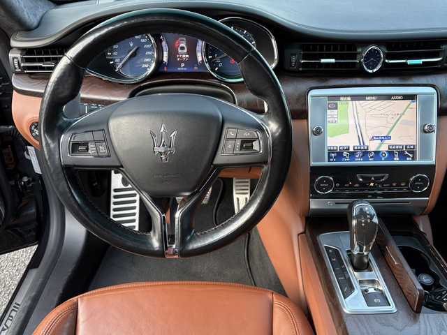 マセラティ クワトロポルテ S Q4 大分県 2014(平26)年 5.7万km 黒 ブラウンレザーシート/サンルーフ/純正ナビ/バックカメラ/パワーシート/シートヒーター/クルーズコントロール/パドルシフト/前後クリアランスソナー/純正キセノンライト/オートライトコントロール/スマートキー/エンジンプッシュスタート/ETC/純正19インチアルミホイール